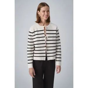 Women's vest Soaked in Luxury Haven image-5