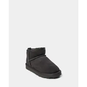 Winter boots girl Sofie Schnoor Kelliesy image-1