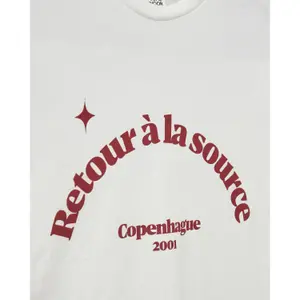 T-shirt med tryk Tilbage til kilden pige Sofie Schnoor Zenasy image-2