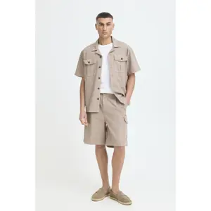 Short Solid Ethan Ugden image-2