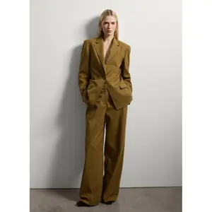 Tailliertes Jackett mit zentralem Knopf und aufgesetzten Taschen für Damen Stefanel image-2