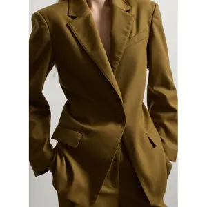 Tailliertes Jackett mit zentralem Knopf und aufgesetzten Taschen für Damen Stefanel image-4