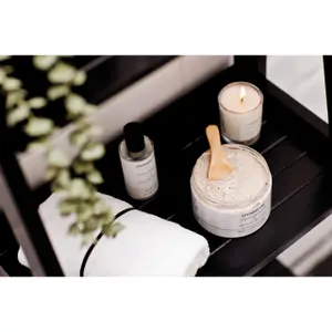 Lichaamsscrub Stoneglow Candles Modern Classics - Pomegranate & Spiced Woods image-1