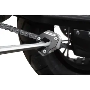 Motorcycle side stand extension SW-Motech Modéles Triumph Tiger 800 (10-17). image-2