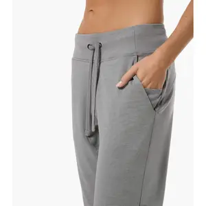 Damskie spodnie dresowe super.natural Yobo image-3