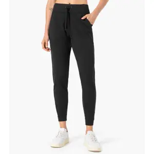 Damskie spodnie dresowe super.natural Yobo image-3