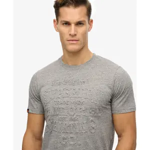 Camiseta casual con logo en relieve Superdry image-3