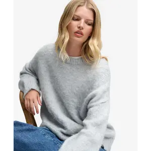Długi sweter oversize z miękkiej dzianiny damski Superdry image-4