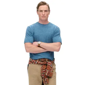 T-shirt z ombrekowym efektem melanżowym Superdry image-1