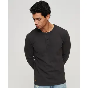 T-shirt a maniche lunghe con collo tunisino in rilievo Superdry image-1