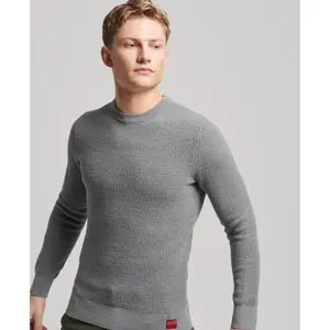 Pull ras du cou en maille texturée Superdry image-1