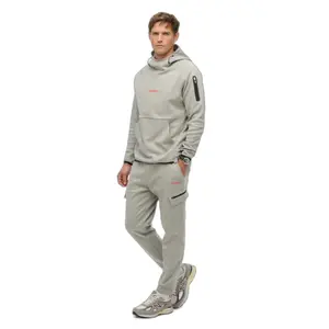 Spodnie dresowe z kieszeniami cargo Superdry Tech Logo image-3