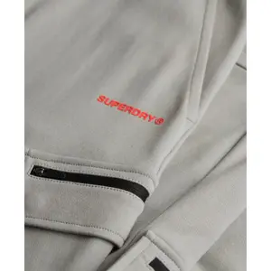 Spodnie dresowe z kieszeniami cargo Superdry Tech Logo image-6