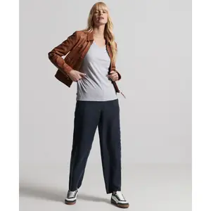 Dames t-shirt met v-hals en borstzakje Superdry image-1