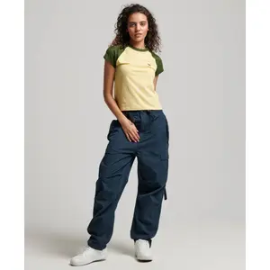 Camiseta de algodón orgánico con mangas raglán y logotipo femenino Superdry Essential image-2