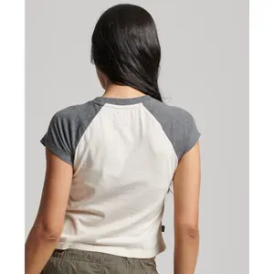 Maglietta in cotone biologico con maniche raglan e logo femminile Superdry Essential image-3