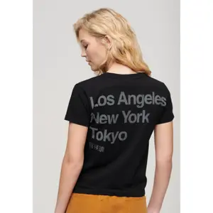 Camiseta de mujer Superdry Core Logo City image-1