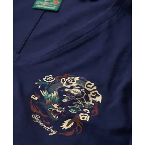 Camiseta informal de cuello en V para mujer Superdry Suika Metallic image-4