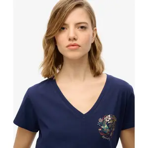 Camiseta informal de cuello en V para mujer Superdry Suika Metallic image-3