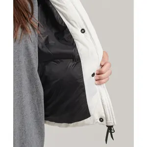 Kurze Daunenjacke mit Kapuze, Damen Superdry image-6