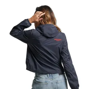 Casaco impermeável leve com logótipo feminino Superdry Code Standard image-2