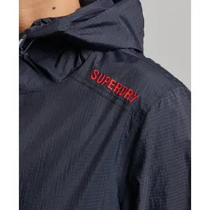 Casaco impermeável leve com logótipo feminino Superdry Code Standard image-3