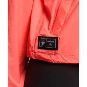Chaqueta impermeable ligera con logotipo de mujer Superdry Code Standard image-6