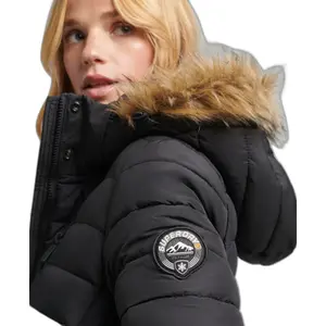 Plumífero largo y ligera con capucha de piel sintética para mujer Superdry image-5