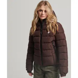 w5011630a-8pz-doudoune-a-capuche-femme-superdry-spirit-sports-chene-marron-fonce