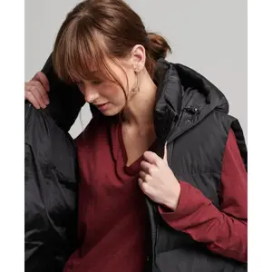 Casaco comprido sem mangas com capuz para mulher Superdry image-4