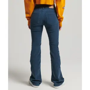 Jeans slim évasé en velours femme Superdry image-1