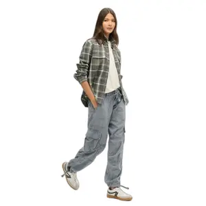 Pantalón cargo Superdry image-3