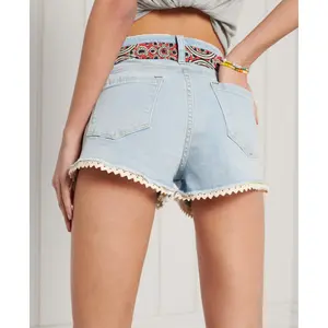 Mini-calções de renda feminina Superdry image-2