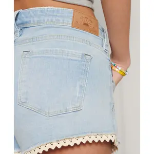 Mini-calções de renda feminina Superdry image-3