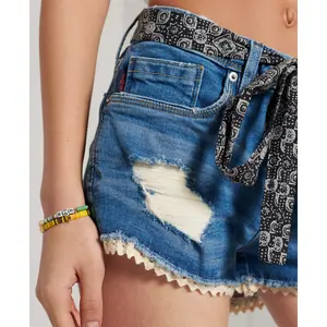 Mini-calções de renda feminina Superdry image-3