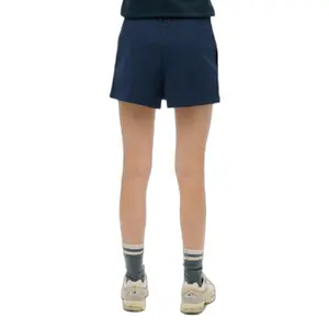 Short deportivo con estampado Essentials para mujer Superdry image-3