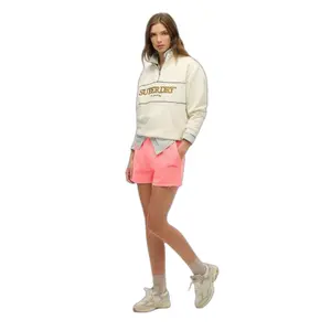 w7110462a-9sd-logo-shorts-aus-garment-dye-fur-damen-superdry-wurzige-koralle