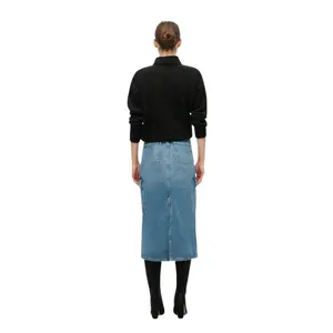 Falda de mezclilla midi con bolsillo tipo cargo para mujer Superdry image-2