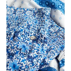 w7210347a-e4h-damen-lange-bedruckte-rock-superdry-blau-border-tala-fliese