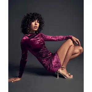 Vestido curto de veludo de manga comprida para mulher Superdry image-4