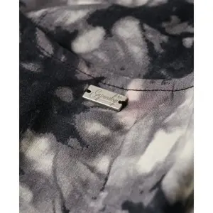 Vestido caraco midi con botones estampado para mujer Superdry image-5