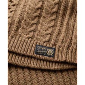 w8011743a-b9o-stickad-klanning-med-rullkrage-for-dam-superdry-caramel-insulaire-twist