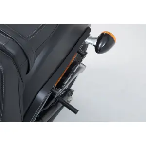 Υποστήριξη αριστερής πλαϊνής τσάντας SW-Motech SLH LH2. Harley Davidson Softail Fat Bob/S (17-). image-2