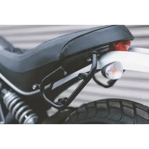 Υποστήριξη αριστερής πλαϊνής τσάντας SW-Motech SLC. Ducati Scrambler (14-). image-1