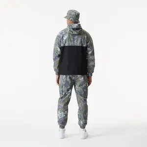 Vindtät jacka New Era Utility AOP image-2