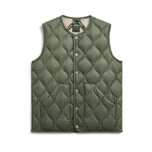 Militärische Daunenjacke mit Rundhalsausschnitt Taion Coquille souple image-0