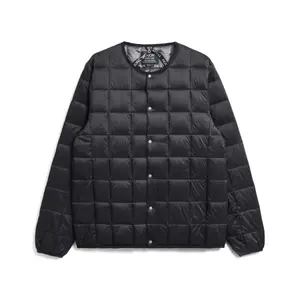Übergroße, geknöpfte Basic-Daunenjacke mit Rundhalsausschnitt Taion image-0