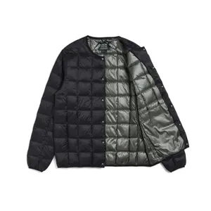 Übergroße, geknöpfte Basic-Daunenjacke mit Rundhalsausschnitt Taion image-1