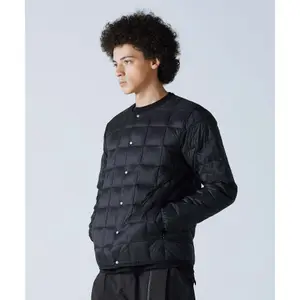 Übergroße, geknöpfte Basic-Daunenjacke mit Rundhalsausschnitt Taion image-3