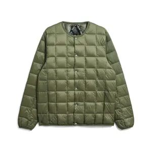 Übergroße, geknöpfte Basic-Daunenjacke mit Rundhalsausschnitt Taion image-0